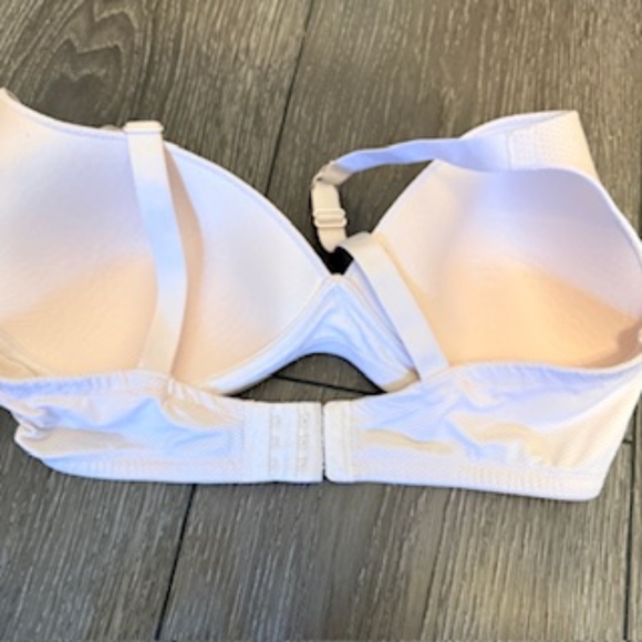 34D bras - Picture 4 of 8